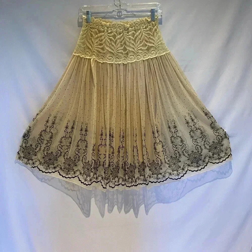 Knit skirt with lace overlay